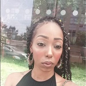 Meet your Posher, Tinasia